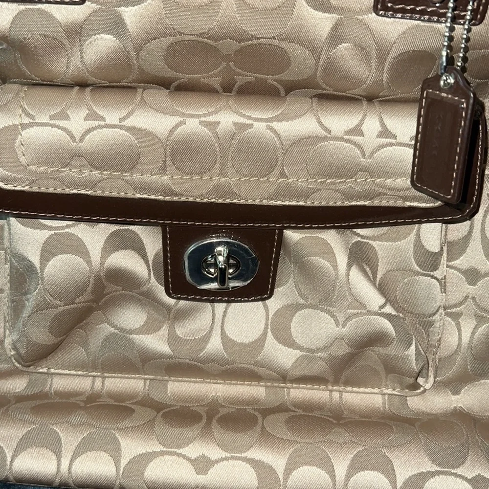 Coach purse - Picture 2 of 7